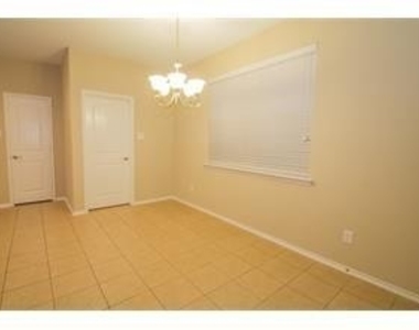 434 Winchester Drive - Photo Thumbnail 7