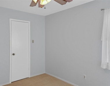 3872 Dalston Lane - Photo Thumbnail 23