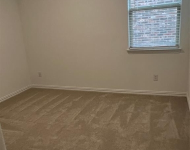 1216 Flameleaf Drive - Photo Thumbnail 9