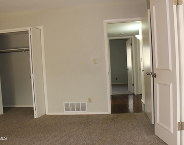 600 Lakeway Drive - Photo Thumbnail 34