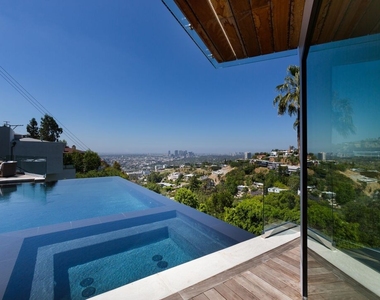 8780 Hollywood Blvd - Photo Thumbnail 12