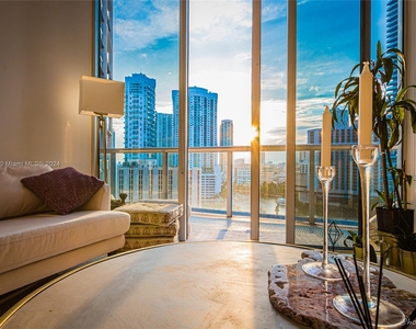 465 Brickell Ave - Photo Thumbnail 19