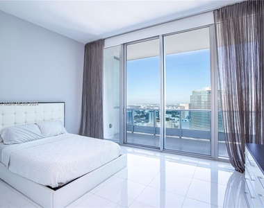 200 Biscayne Boulevard Way - Photo Thumbnail 8