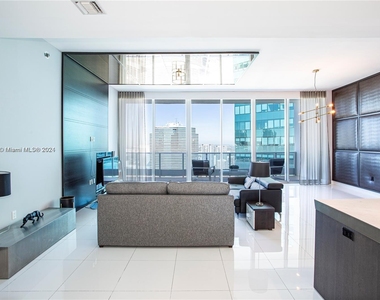 200 Biscayne Boulevard Way - Photo Thumbnail 3