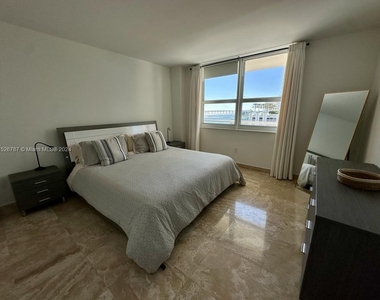 1155 Brickell Bay Dr - Photo Thumbnail 22