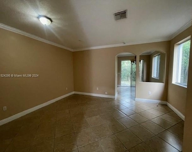 21201 Nw 14th Pl - Photo Thumbnail 5