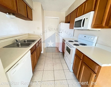 1701 Cedarview Cir - Photo Thumbnail 9