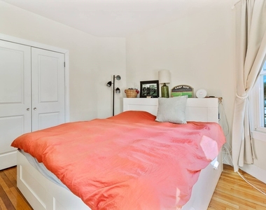 33 Plainfield St - Photo Thumbnail 12