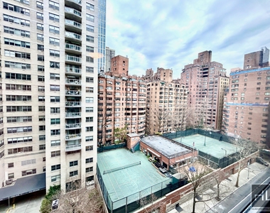 East 55 Street - Photo Thumbnail 18