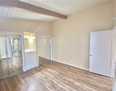 209 Rosecrans Avenue - Photo Thumbnail 12