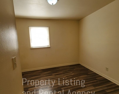 3411 W Walnut Street - Photo Thumbnail 6