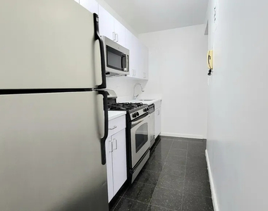 20 Beekman Place, 2C - Photo Thumbnail 2