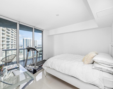 495 Brickell Ave - Photo Thumbnail 2