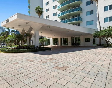 19380 Collins Ave - Photo Thumbnail 29