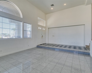 3103 Azure Bay Street - Photo Thumbnail 17