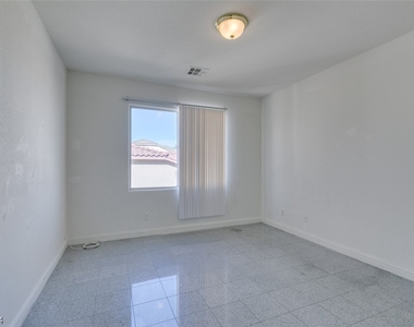 3103 Azure Bay Street - Photo Thumbnail 46