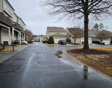 378 Suwanee Avenue - Photo Thumbnail 7