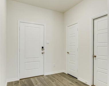 904 Cinnabar Way - Photo Thumbnail 4