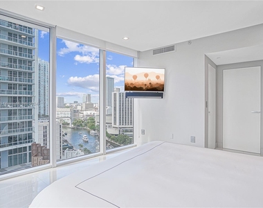 475 Brickell Ave - Photo Thumbnail 15