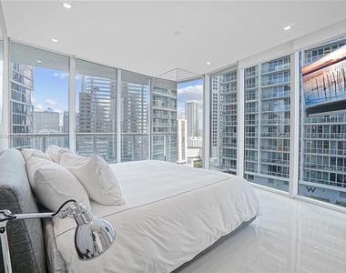 475 Brickell Ave - Photo Thumbnail 12