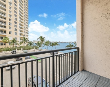 540 Brickell Key Dr - Photo Thumbnail 10