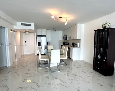 5601 Collins Ave - Photo Thumbnail 8