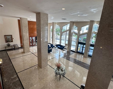 5601 Collins Ave - Photo Thumbnail 21