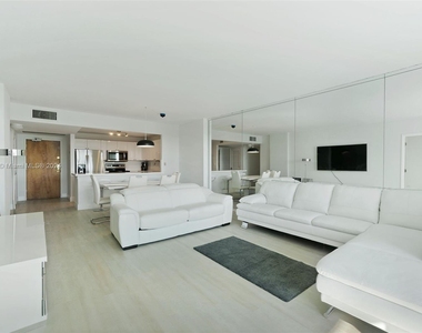 2301 Collins Ave - Photo Thumbnail 4