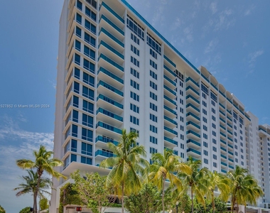 2301 Collins Ave - Photo Thumbnail 15