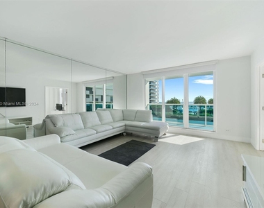 2301 Collins Ave - Photo Thumbnail 3