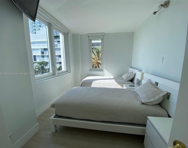 2301 Collins Ave - Photo Thumbnail 6