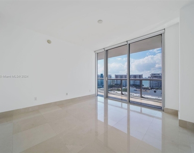 6799 Collins Ave - Photo Thumbnail 10