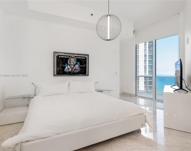 15901 Collins Ave (avail 5/1-11/15) - Photo Thumbnail 21