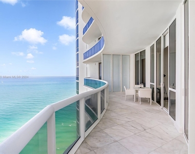 15901 Collins Ave (avail 5/1-11/15) - Photo Thumbnail 2