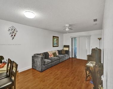 10571 Royal Palm Blvd - Photo Thumbnail 5