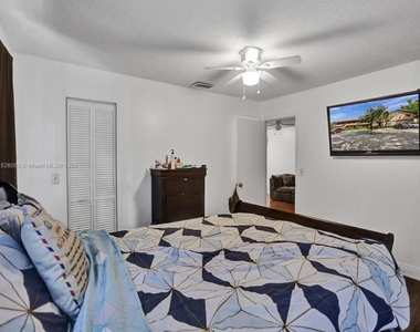 10571 Royal Palm Blvd - Photo Thumbnail 11