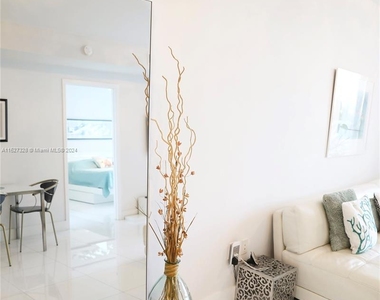 18201 Collins Ave - Photo Thumbnail 8