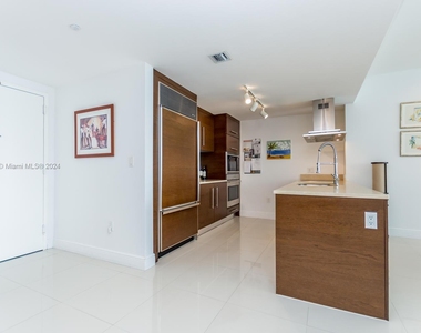 495 Brickell Ave - Photo Thumbnail 8