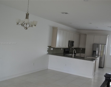 11643 Sw 13th Ct - Photo Thumbnail 7