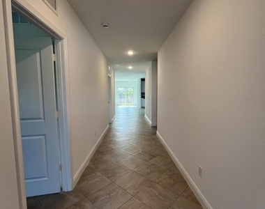 2156 Sw Cameo Boulevard - Photo Thumbnail 1