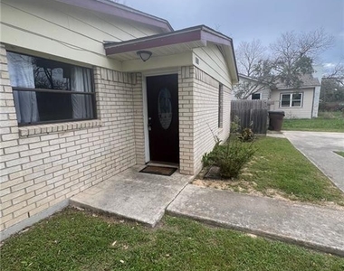 1129 W San Antonio Street - Photo Thumbnail 2