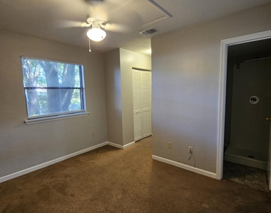 1304 N Bronough Street - Photo Thumbnail 6