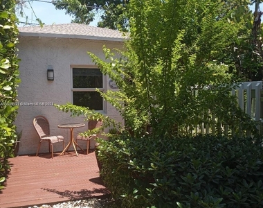 1625 Sw 12th St - Photo Thumbnail 1