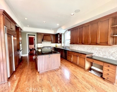 209 S Carmelina Avenue - Photo Thumbnail 15