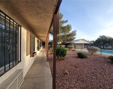 4955 Jeffreys Avenue - Photo Thumbnail 8