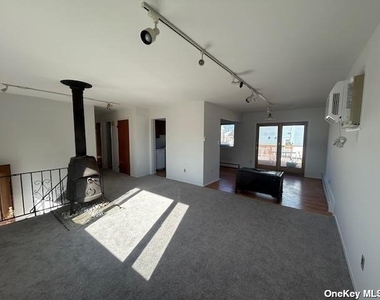 2674 Riverside Avenue - Photo Thumbnail 4