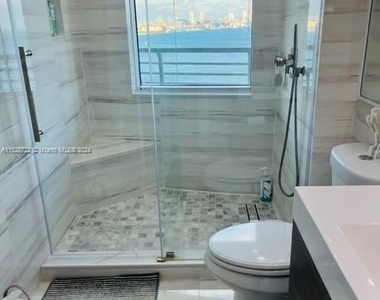 335 S Biscayne Blvd - Photo Thumbnail 2