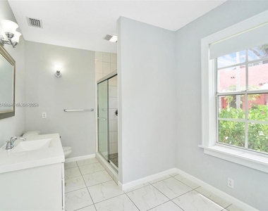 1654 Sw 14th Ter - Photo Thumbnail 12