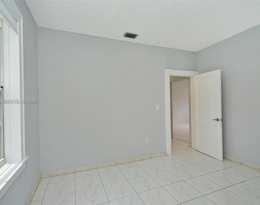 1654 Sw 14th Ter - Photo Thumbnail 8