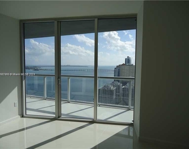 495 Brickell Ave - Photo Thumbnail 3